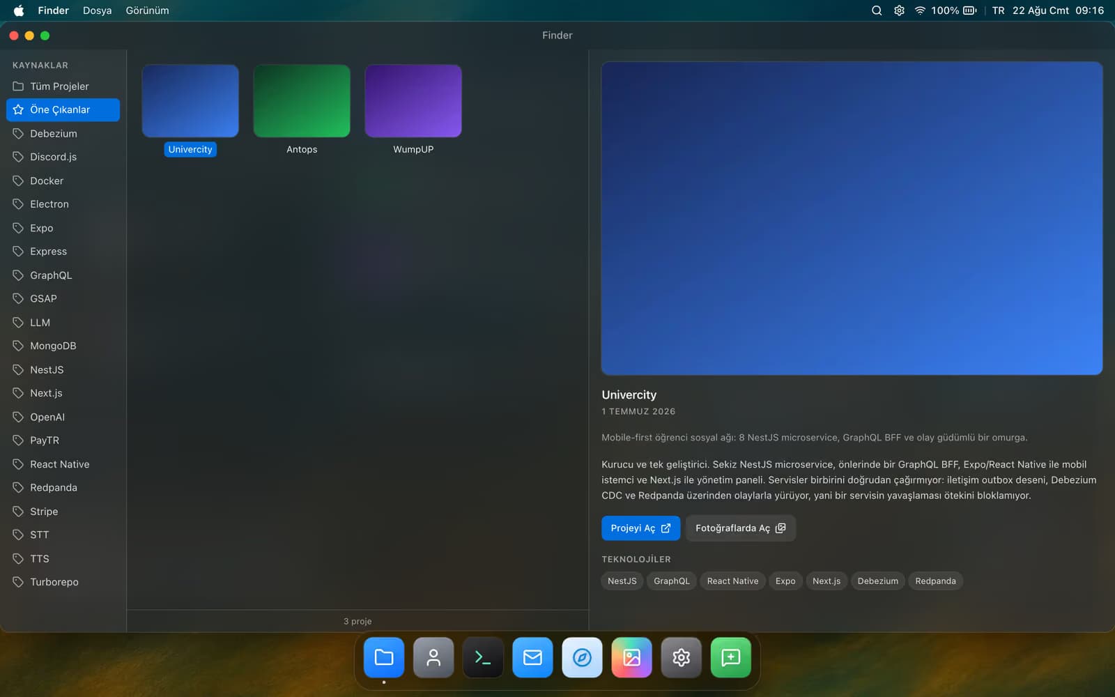 Masaüstü kabuğu: menü barı, açık bir Finder penceresi ve Dock